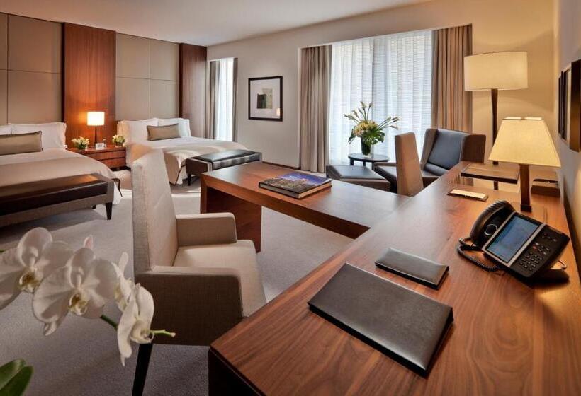 家庭间, The Langham New York Fifth Avenue