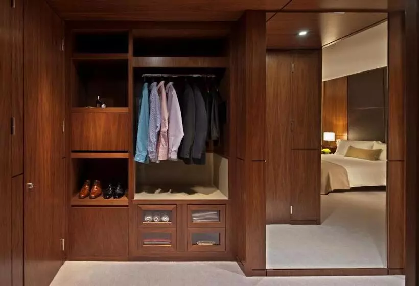 سوئیت کلوب با چشم‌انداز, The Langham New York Fifth Avenue