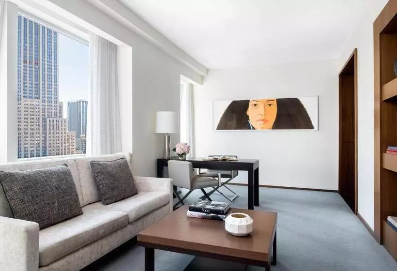 سوئیت کلوب با چشم‌انداز, The Langham New York Fifth Avenue