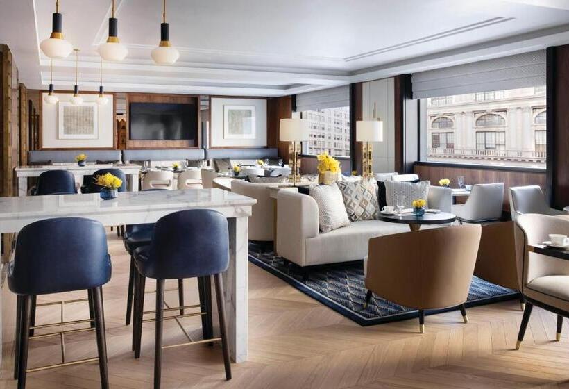 سوئیت جونیور کلوب با چشم‌انداز, The Langham New York Fifth Avenue