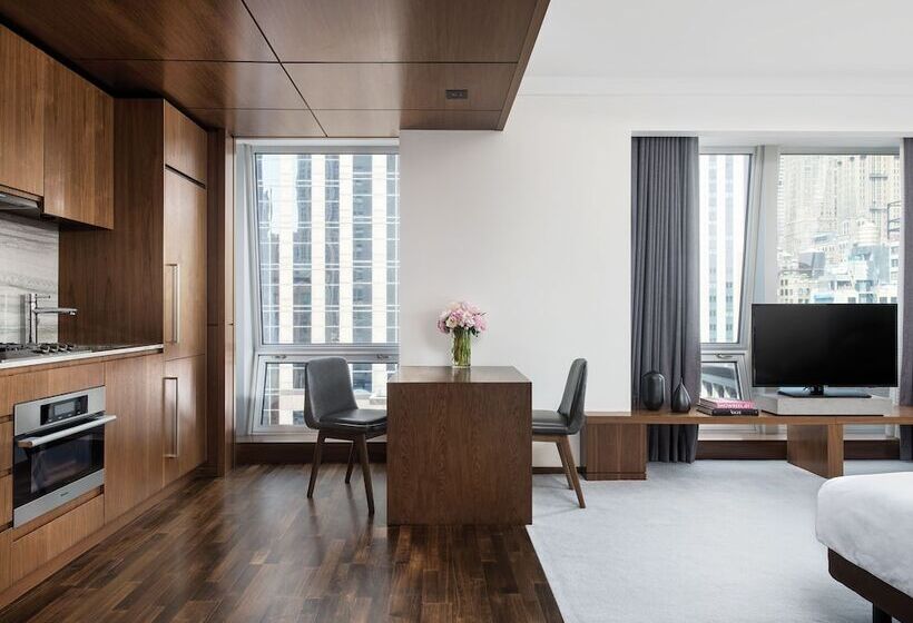 家庭间, The Langham New York Fifth Avenue