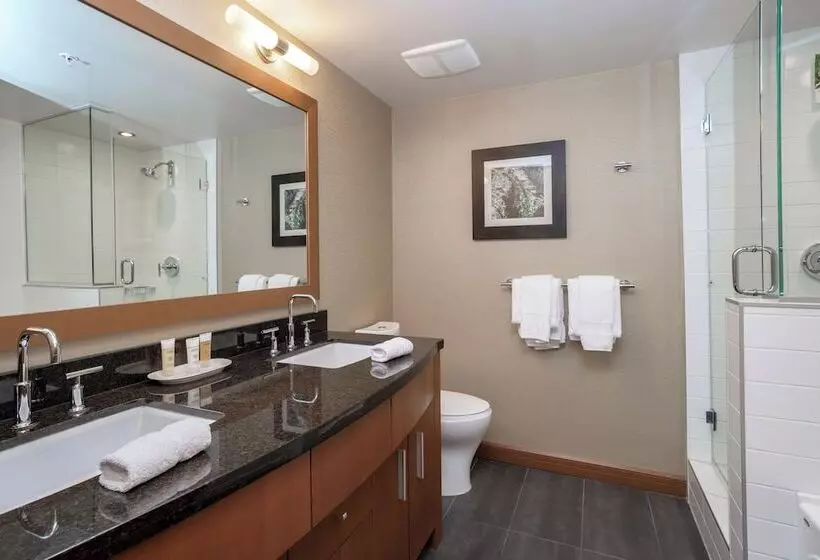 سوییت, Sutton Place Hotel Revelstoke Mountain Resort
