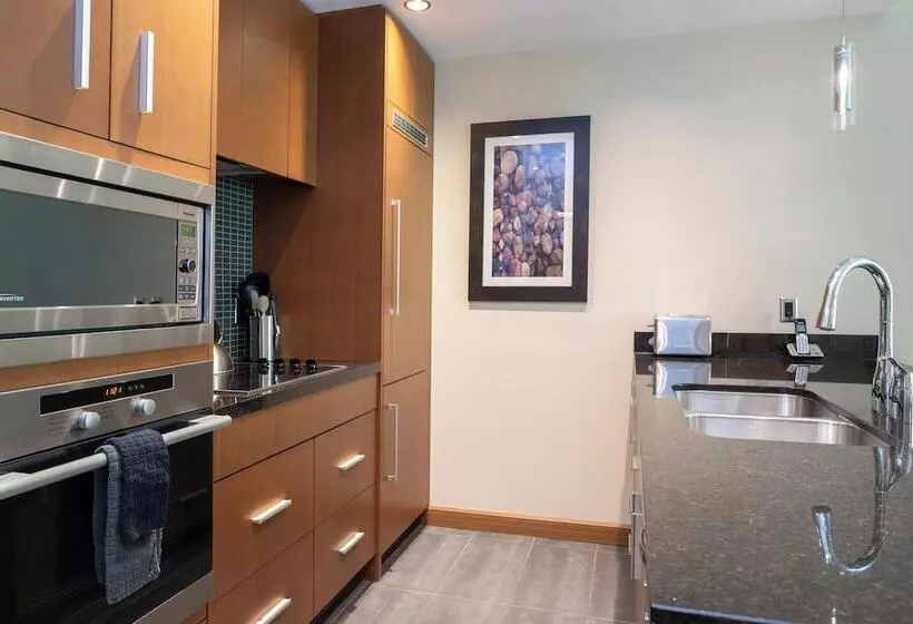 سوییت, Sutton Place Hotel Revelstoke Mountain Resort