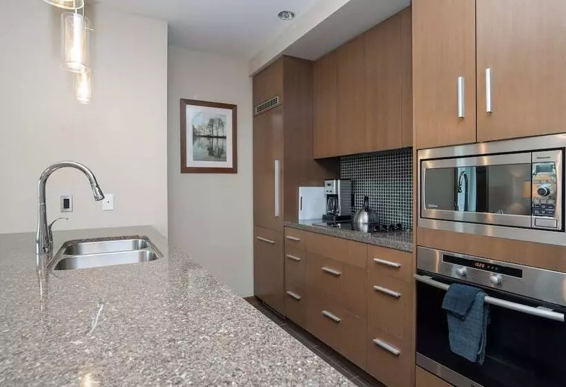 سوئیت 2 خوابه, Sutton Place Hotel Revelstoke Mountain Resort