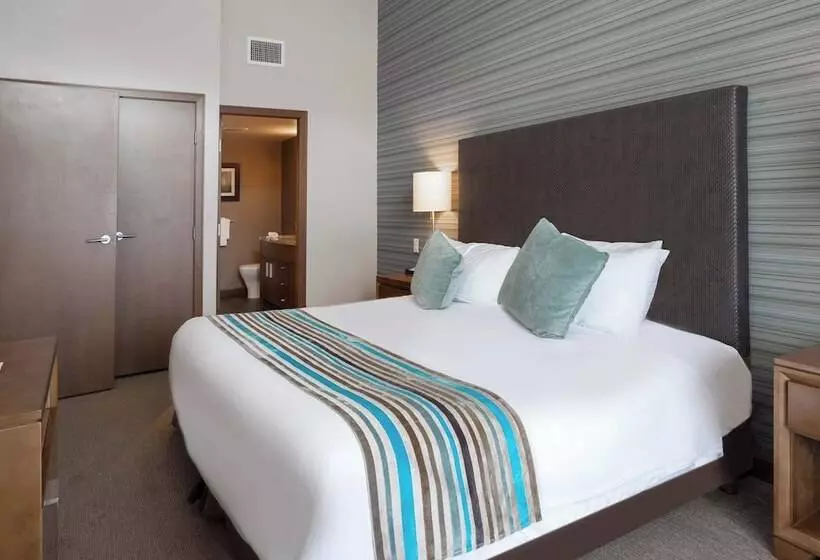 سوئیت 2 خوابه, Sutton Place Hotel Revelstoke Mountain Resort