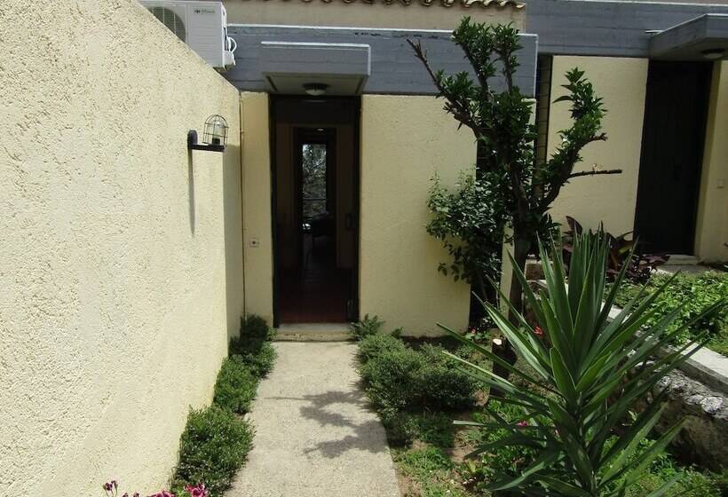 بنجلو قياسى, Barbati Beach Apartments