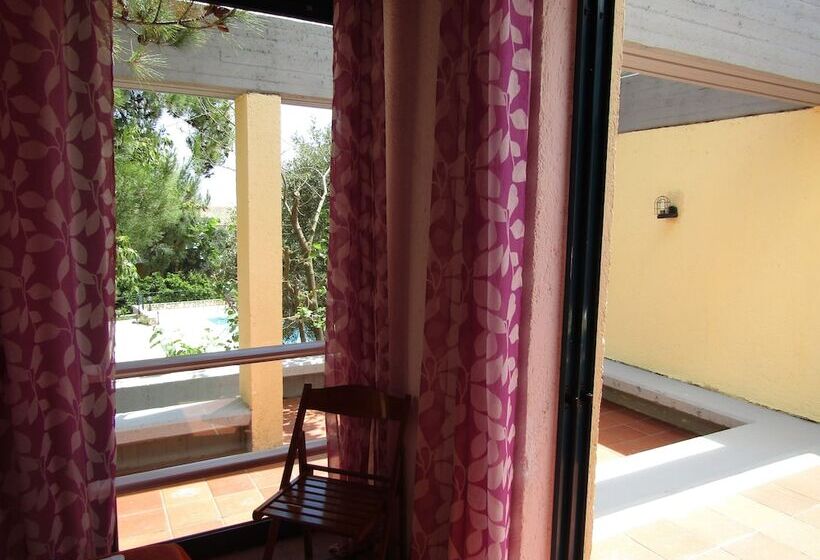 بنجلو قياسى, Barbati Beach Apartments