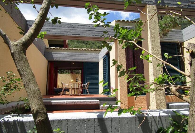 بنجلو قياسى, Barbati Beach Apartments