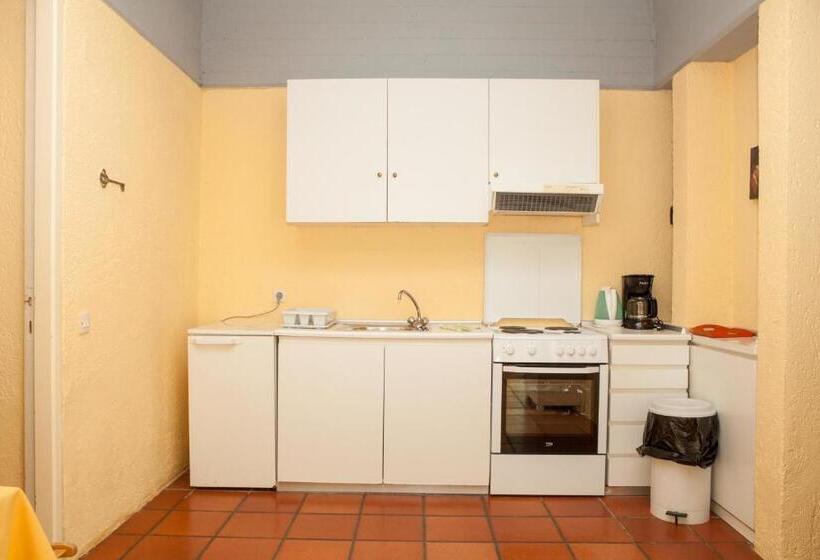 بنجلو قياسى, Barbati Beach Apartments