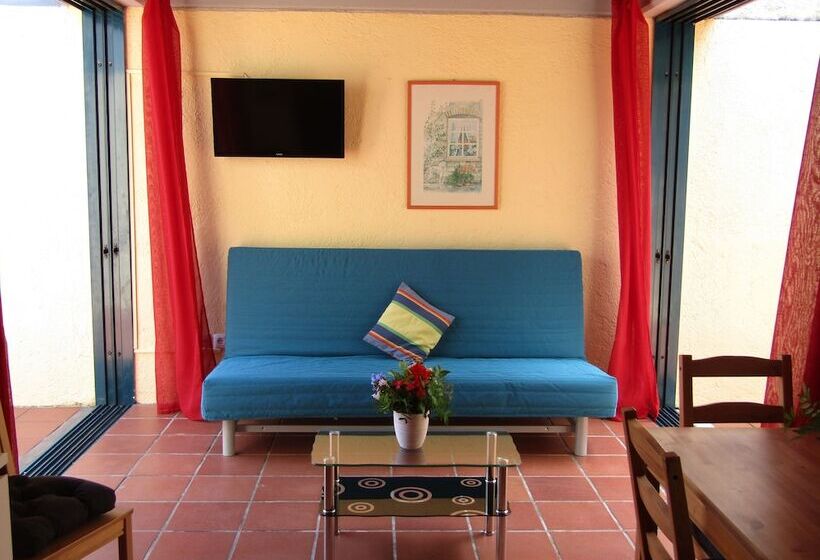 بنجلو قياسى, Barbati Beach Apartments