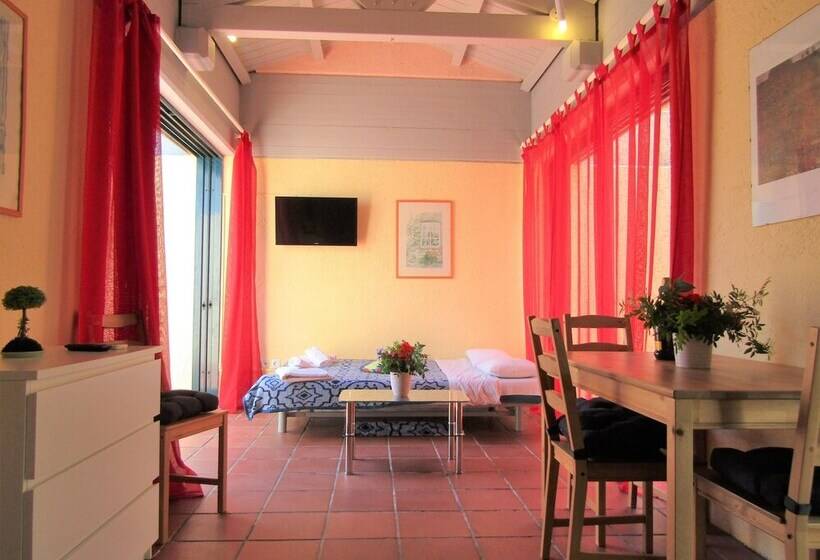 بنجلو قياسى, Barbati Beach Apartments