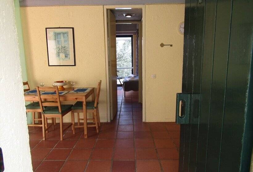 بنجلو قياسى, Barbati Beach Apartments