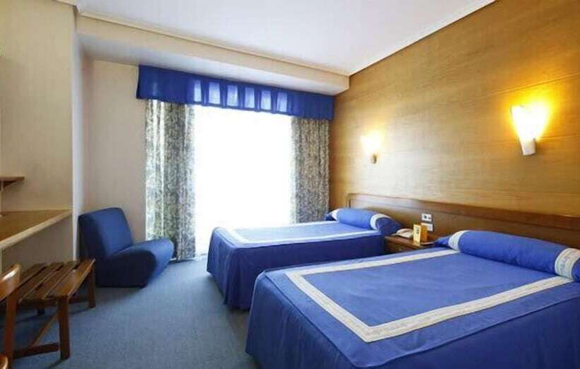 スタンダードトリプルルーム, Colon Tuy