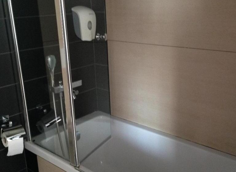 سوییت, No 19 Boutique