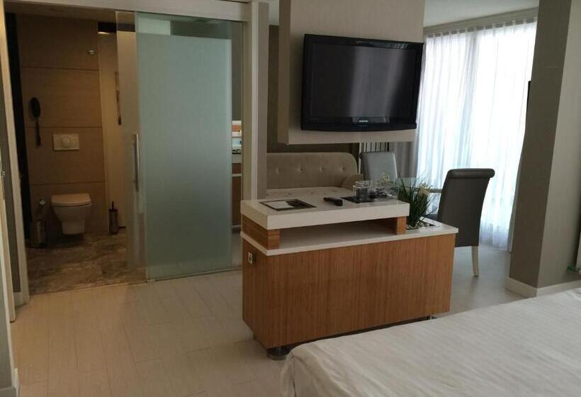 سوییت, No 19 Boutique