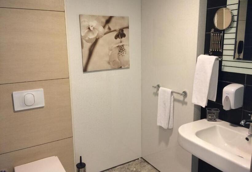 سوییت, No 19 Boutique