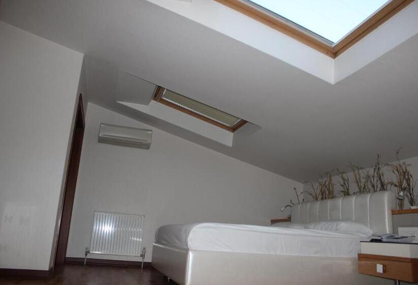 سوئیت پنت هاوس, No 19 Boutique