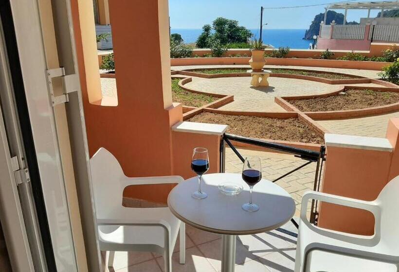 Базовый номер с боковым видом на море, Philoxenia