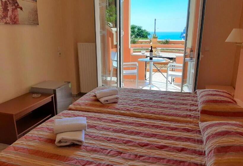 Базовый номер с боковым видом на море, Philoxenia
