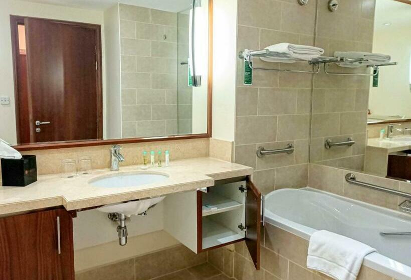 استودیوی پریمیوم, Ramada By Wyndham Downtown Dubai