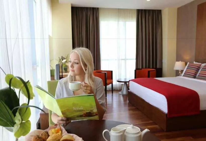 استودیوی پریمیوم, Ramada By Wyndham Downtown Dubai