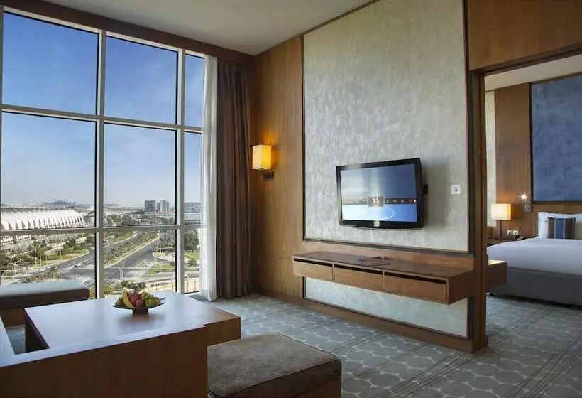 سوییت با چشمانداز استخر, Yas Plaza Marina