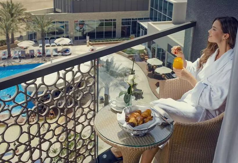 سوییت با چشمانداز استخر, Yas Plaza Marina