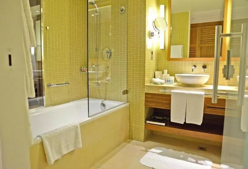 سوئیت کلاسیک, Yas Plaza Marina