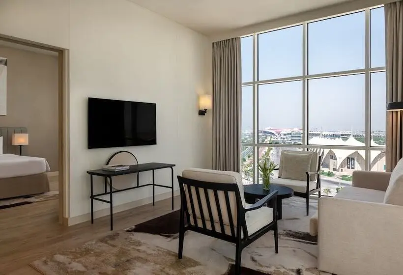 سوییت با چشمانداز استخر, Yas Plaza Marina