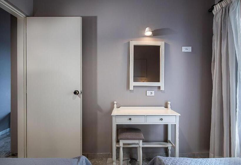 침실 2개 아파트, Koukouras