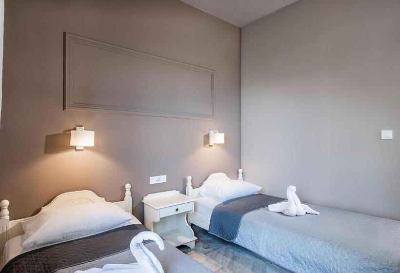 침실 2개 아파트, Koukouras