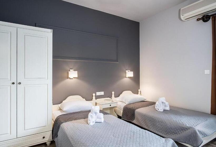 스탠다드 스튜디오, Koukouras