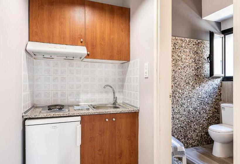 스탠다드 스튜디오, Koukouras