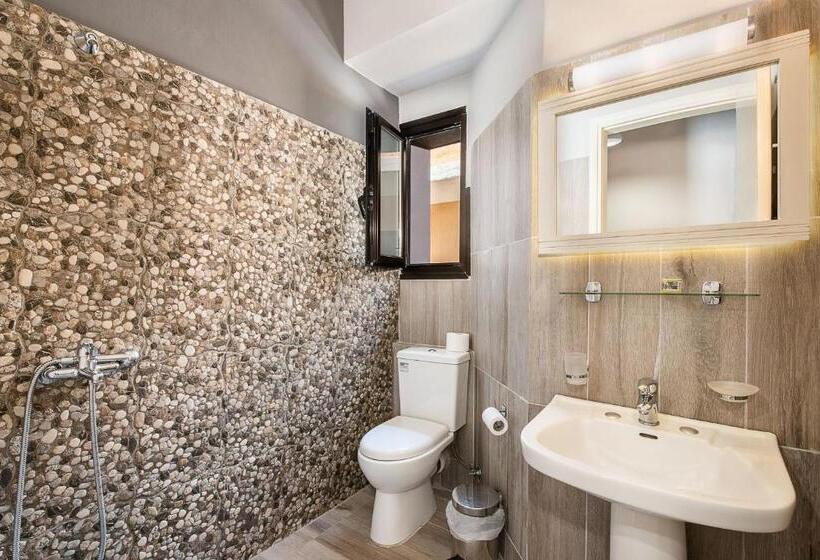 침실 2개 아파트, Koukouras