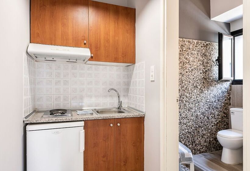 스탠다드 스튜디오, Koukouras