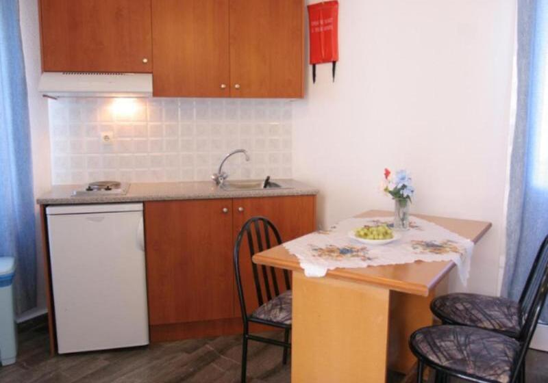 스탠다드 스튜디오, Koukouras