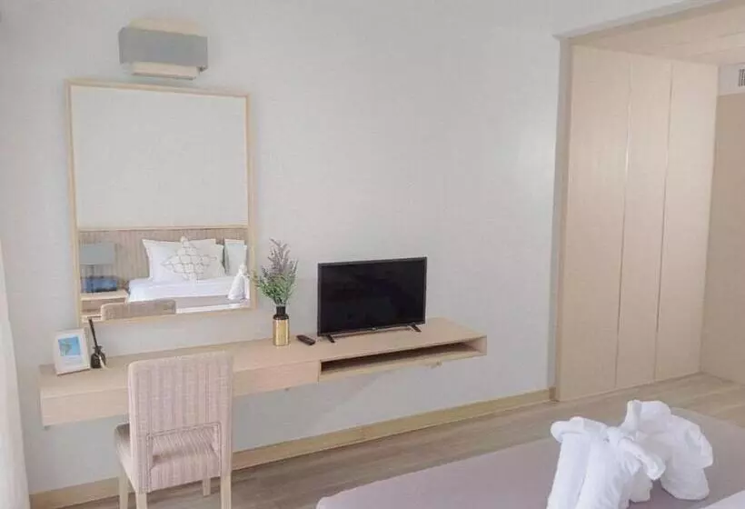 Standard-huone Allasnäkymä, Estella Phuket Mai Khao Beach Resort