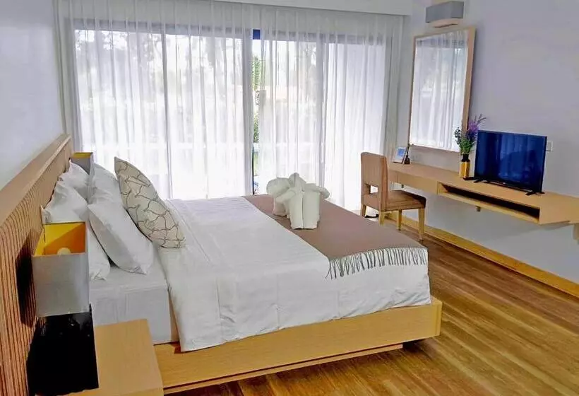 Standard-huone Allasnäkymä, Estella Phuket Mai Khao Beach Resort
