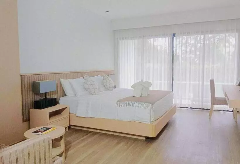 Standard-huone Allasnäkymä, Estella Phuket Mai Khao Beach Resort