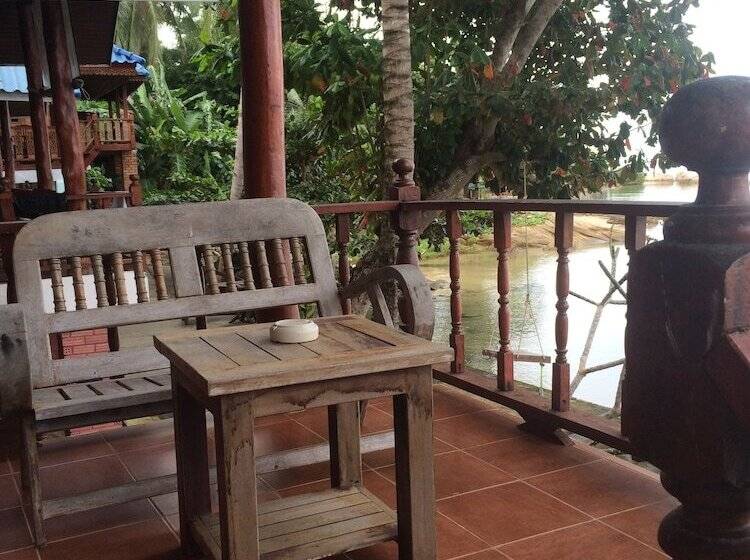 Superior bungalow with sea view, Tharathip Resort Koh Phangan   Sha Plus