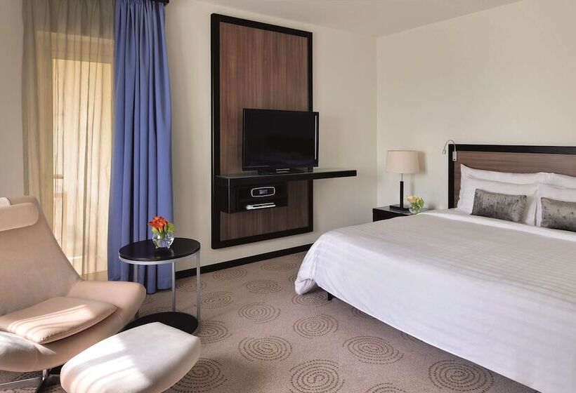 سوییت جونیور, Avani Deira Dubai