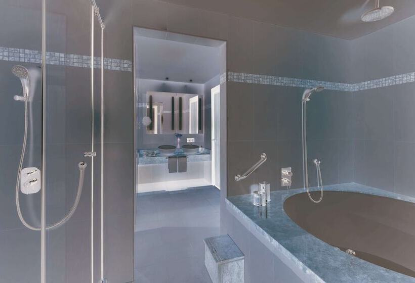 Президентский Люкс, Avani Deira Dubai