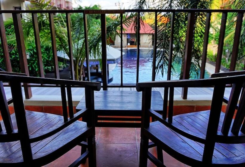 غرفة ديلوكس مطلة على حمام السباحة, Best Western Resort Kuta