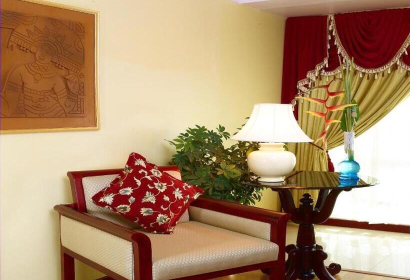 Quarto Club, Classic Sarovar Portico Trivandrum