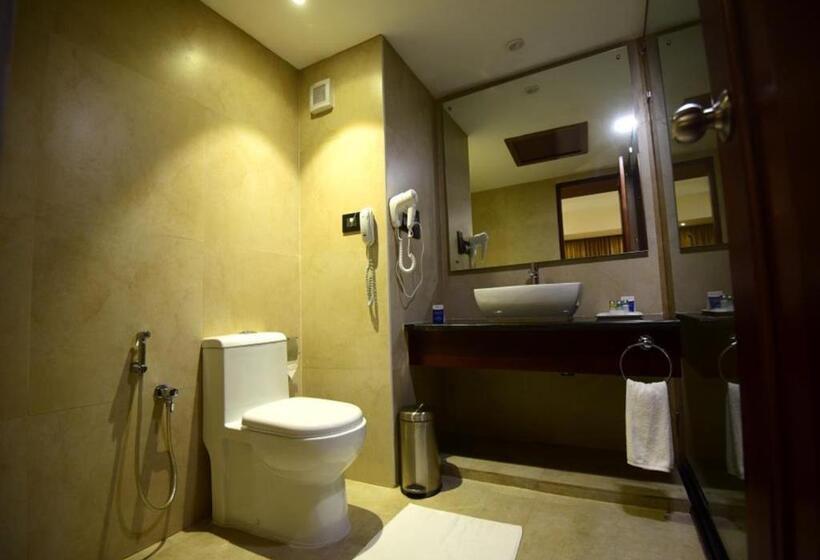 Quarto Club, Classic Sarovar Portico Trivandrum