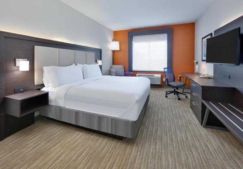 מיטת קינג בסוויטה, Holiday Inn Express & Suites Dallas   Duncanville, An Ihg