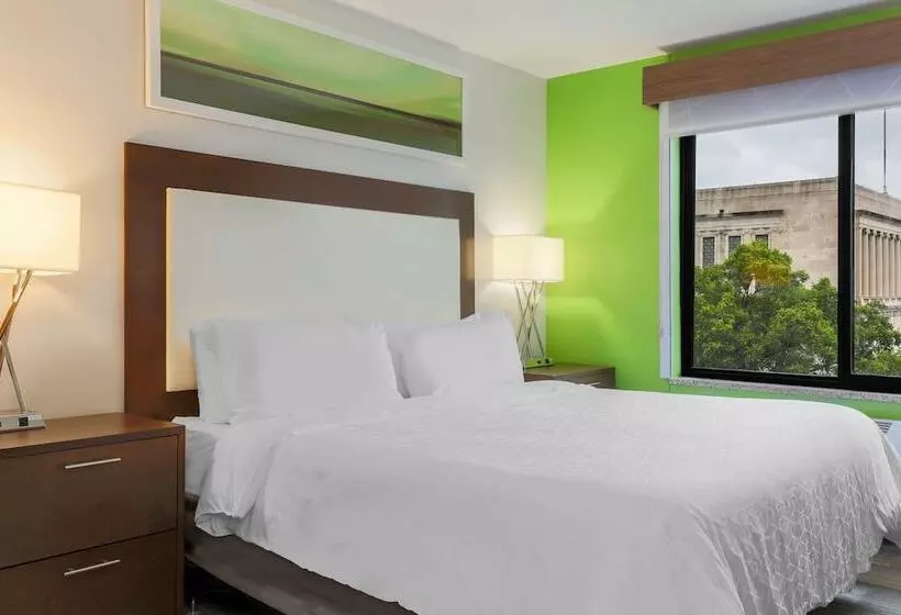 سوییت, Holiday Inn Express Hotel & Suites Fort Worth Downtown, An Ihg
