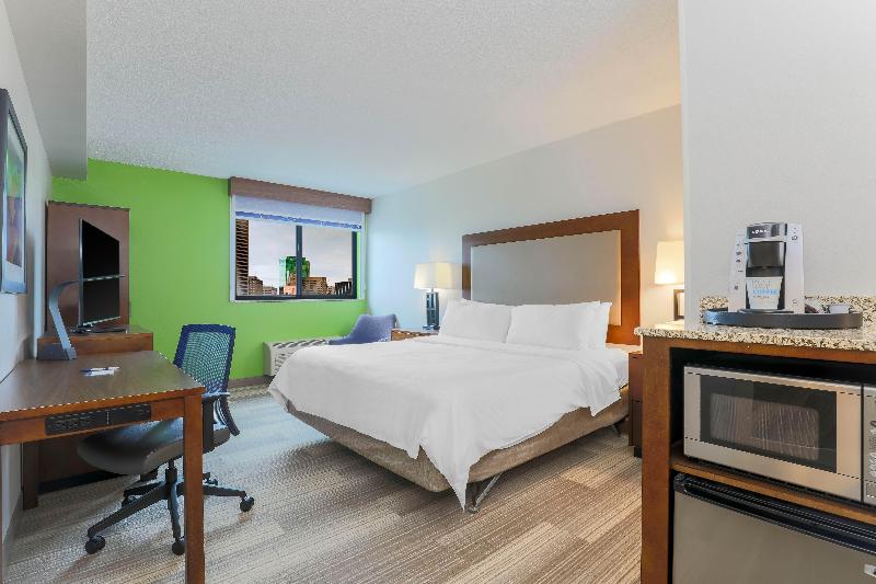 장애인을 위한 킹사이즈 침대 스탠다드 룸, Holiday Inn Express Hotel & Suites Fort Worth Downtown, An Ihg