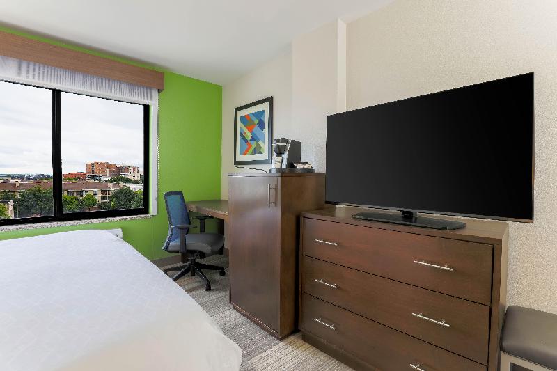장애인을 위한 킹사이즈 침대 스탠다드 룸, Holiday Inn Express Hotel & Suites Fort Worth Downtown, An Ihg