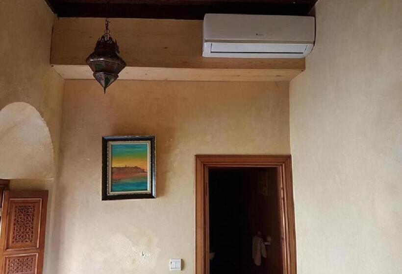 标准间, Riad Marlinea